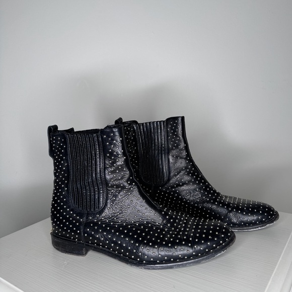 Burberry studded leather boots - Picture 2 of 3
